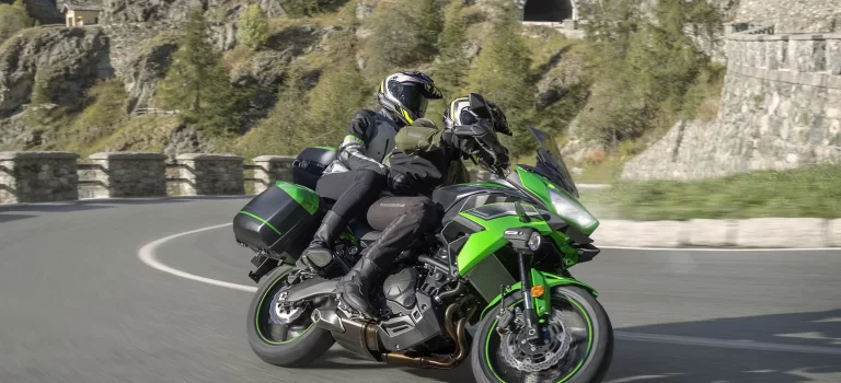 Kawasaki-Versys-650-Tourer-em-movimento